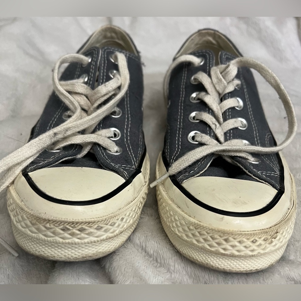 Men’s 5 / Women’s 7 - Converse Chuck Taylor Sneakers Classic Design